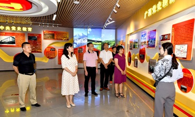 博白林場到高峰森林公園交流學習黨史館建設和林下經濟發展模式